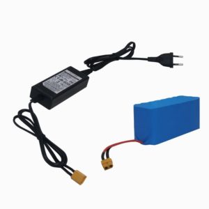 Barca esca RC con pilota automatico GPS 04-batteria e caricabatterie